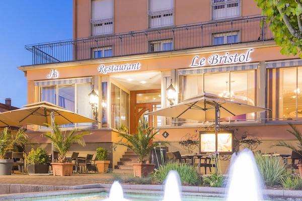 Overnatningsstedets facade – aften/nat