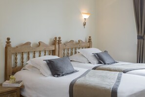 Comfort Room | Premium bedding, individually decorated, individually furnished, desk - Hotel Restaurant Le Bristol (Niederbronn-les-Bains)