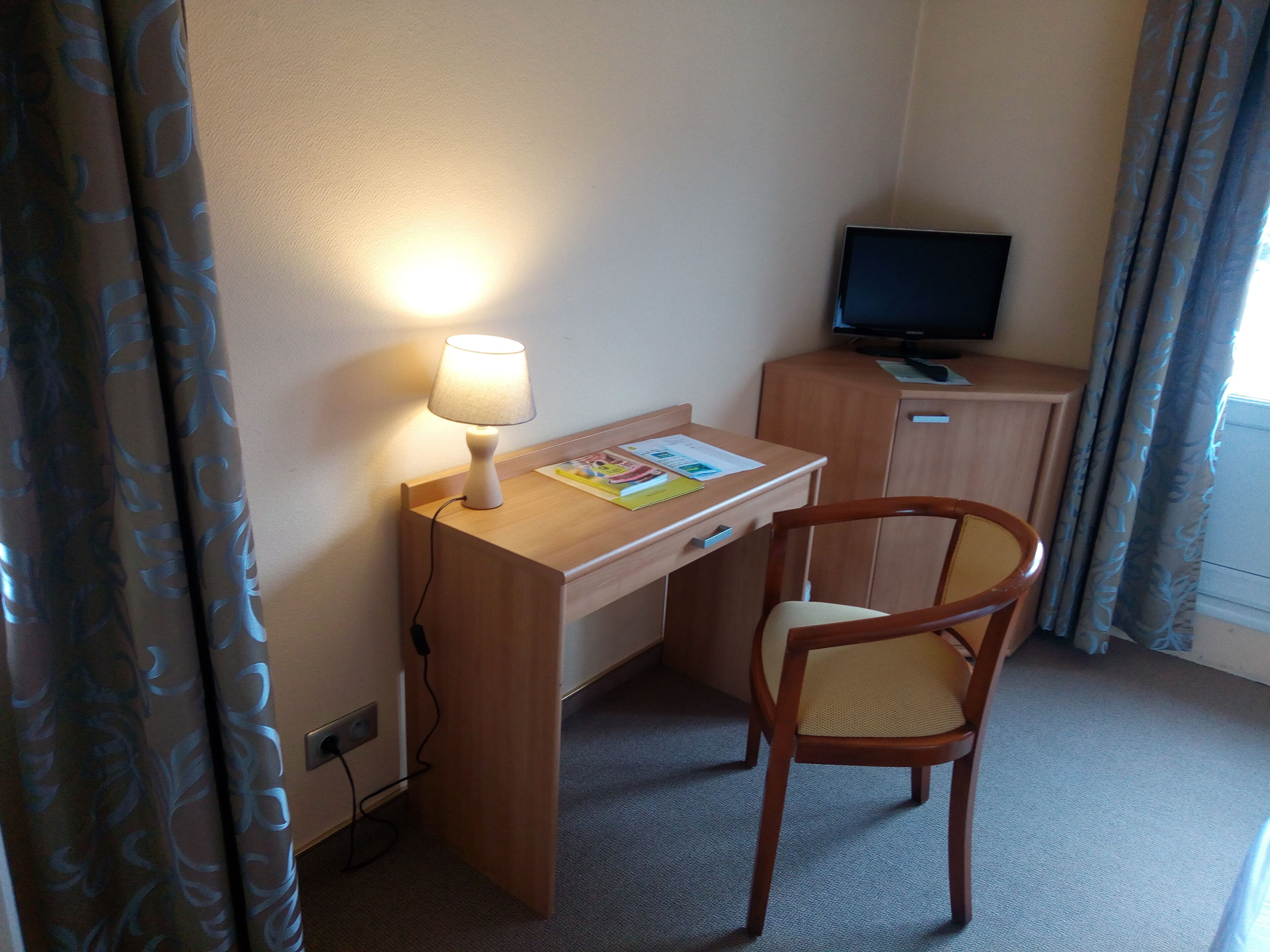 single room | room amenity