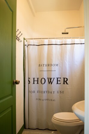 Family Room, Pool View | Bathroom | Shower, rainfall showerhead, towels - La Botella de Leche - Hostel (Tamarindo)