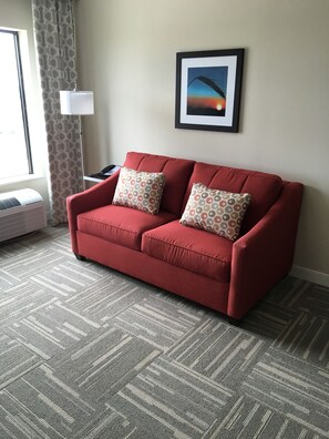 Living area - Hampton Inn McPherson (McPherson)