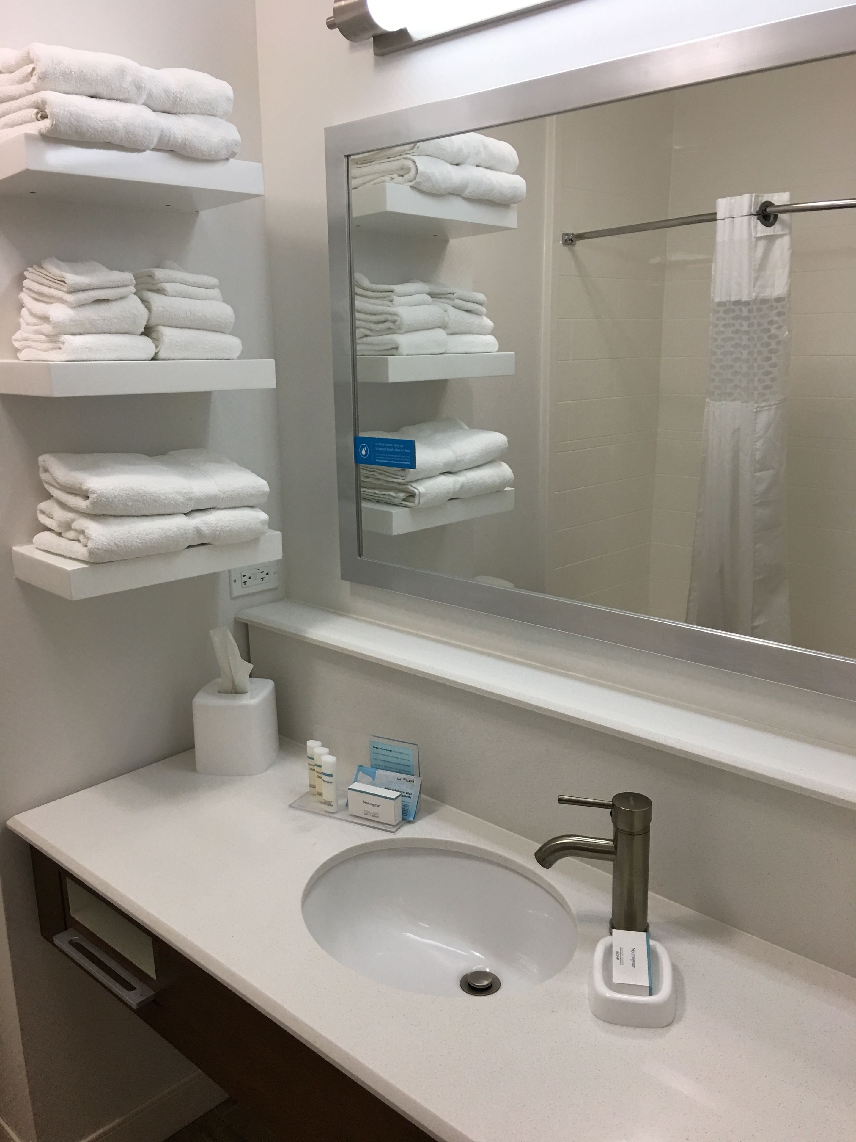 room, 2 queen beds, non smoking | bathroom sink