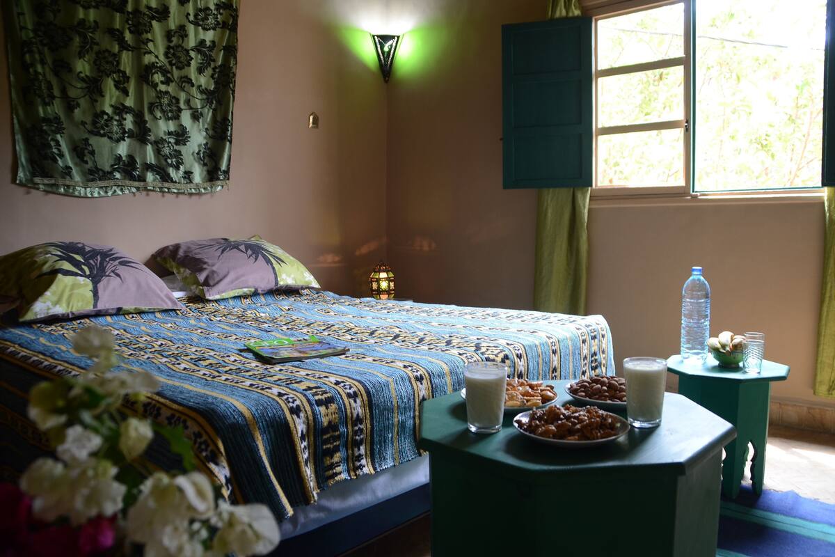 Premium bedding, in-room safe, individually decorated