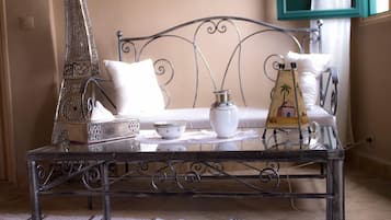 Deluxe Suite, 1 Double Bed, Private Bathroom, Mountain View | 1 bedroom, premium bedding, in-room safe, individually decorated