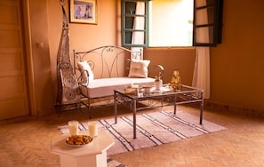 Deluxe Suite, 1 Katil Kelamin (Double), Private Bathroom, Mountain View | Ruang tamu