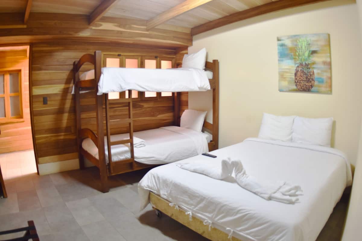Quadruple Room | In-room safe, free WiFi