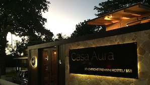 Property entrance - Casa Aura Beachfront Premium Hostel (Tamarindo)