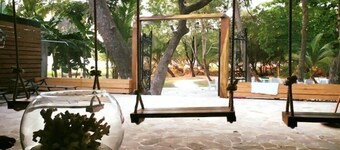 Casa Aura Beachfront Premium Hostel