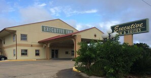 Exterior - Executive Inn & Suites Schulenburg (Schulenburg)