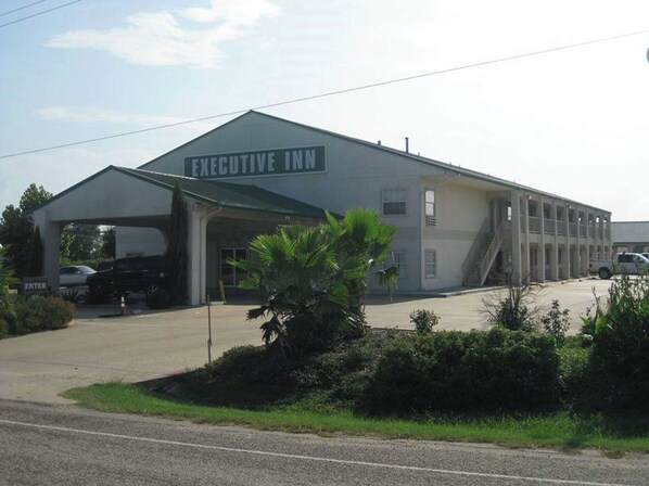 Exterior - Executive Inn & Suites Schulenburg (Schulenburg)