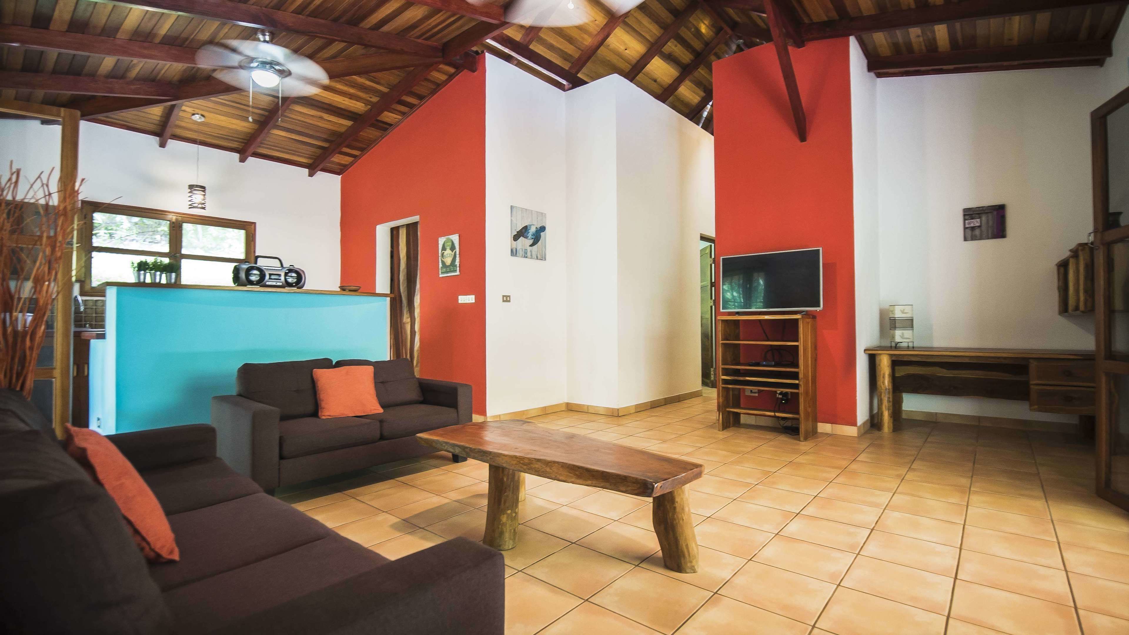 Vila família, 3 quartos, piscina particular | Área de estar