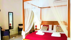 Superior Double Room, 1 King Bed, Patio, Pool View | 1 bedroom, premium bedding, Select Comfort beds, in-room safe - Casa Mapache B&B (Tamarindo)