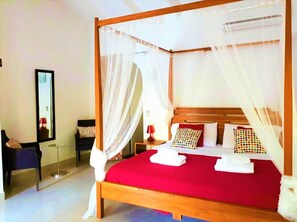 Chambre Double Supérieure, 1 très grand lit, patio, vue piscine | 1 chambre, literie de qualité supérieure, matelas Select Comfort