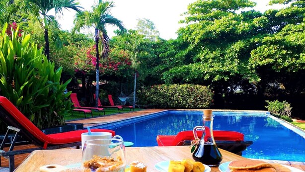 Daily cooked-to-order breakfast for a fee - Casa Mapache B&B (Tamarindo)