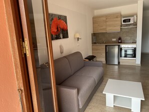 Studio, 1 Bedroom, Terrace, Bay View | Private kitchen | Fridge, microwave, oven, stovetop - Le Porto Appart'Hotel (Ota)