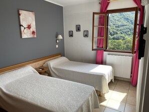Apartment, 2 Bedrooms, Non Smoking | In-room safe, desk, soundproofing, iron/ironing board - Le Porto Appart'Hotel (Ota)