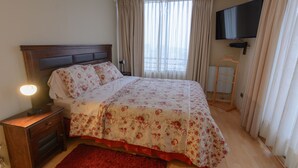 Appartement, 1 chambre (N°2001) | 1 chambre, literie de qualité, bureau, fer et planche à repasser