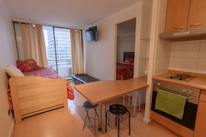 1 bedroom, premium bedding, desk, iron/ironing board - Departamentos Torre San Isidro (Santiago)