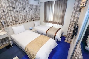 Zweibettzimmer, Badewanne, Stadtblick