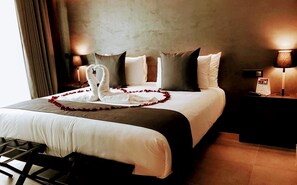 Suíte | Roupas de cama premium, frigobar, cofres nos quartos, escrivaninha
