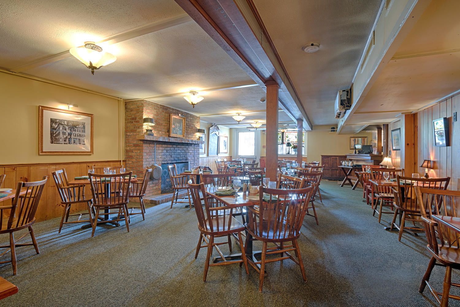 lunch and dinner served, american cuisine