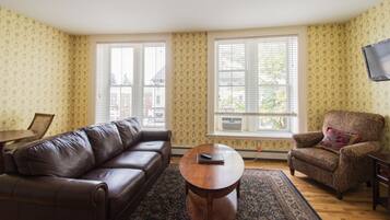 Suite, 1 Queen Bed, Jetted Tub | Living area | Flat-screen TV