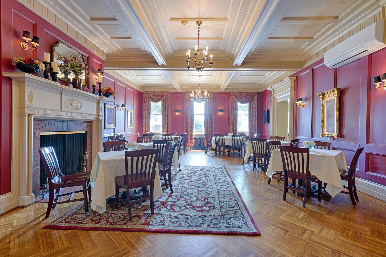 lunch and dinner served, american cuisine