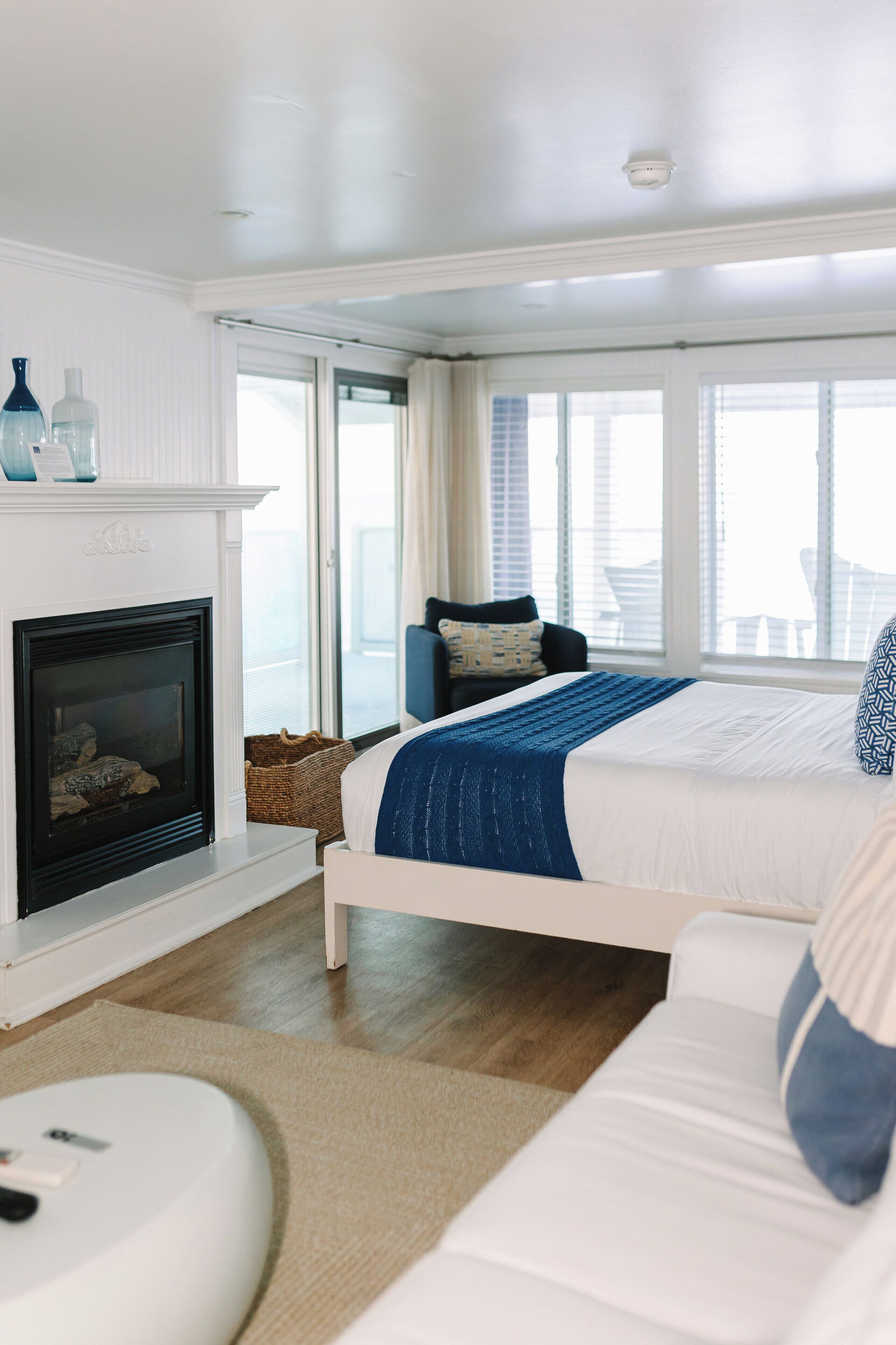 oceanview queen | iron/ironing board, travel cot, free wifi, bed sheets