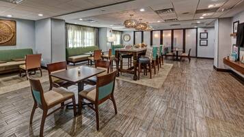 ฝ่ายต้อนรับ