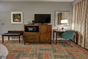 高档床上用品、客房内保  险箱、办公桌、笔记本电脑工作区