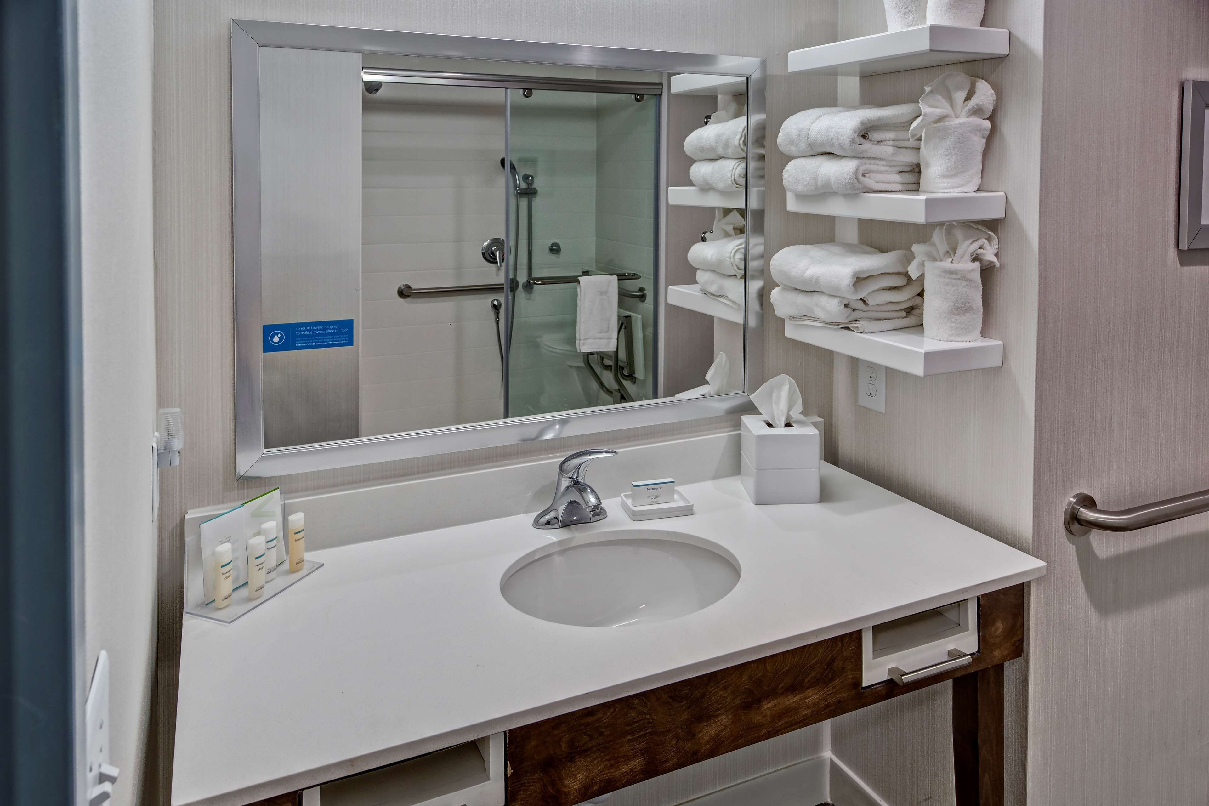 free toiletries, towels