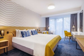 Premium Room, 1 King Bed, Non Smoking, Balcony (with Single Sofabed) | Minibar, in-room safe, desk, laptop workspace - Best Western Hotel Jurata (Jurata)