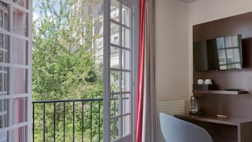 In-room safe, desk, iron/ironing board, free WiFi