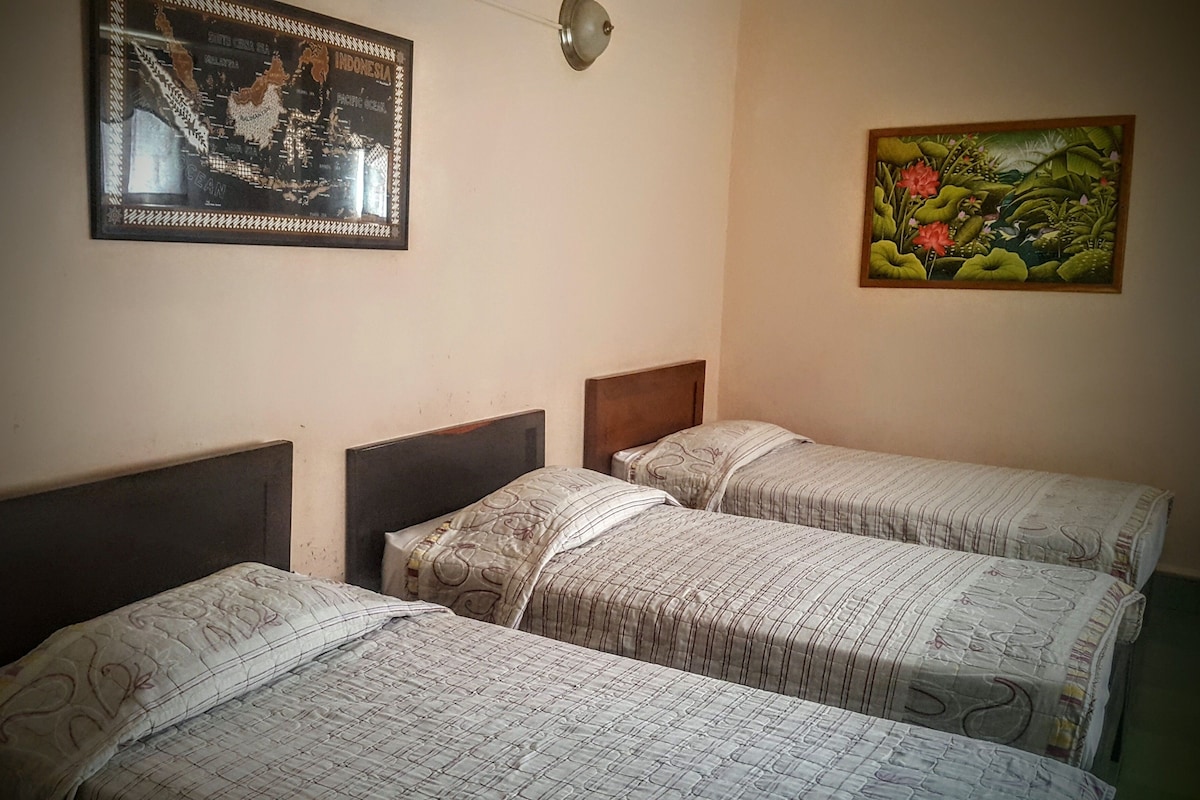 Habitación triple | Escritorio y wifi gratis 
