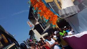 Vista frontal de la propiedad