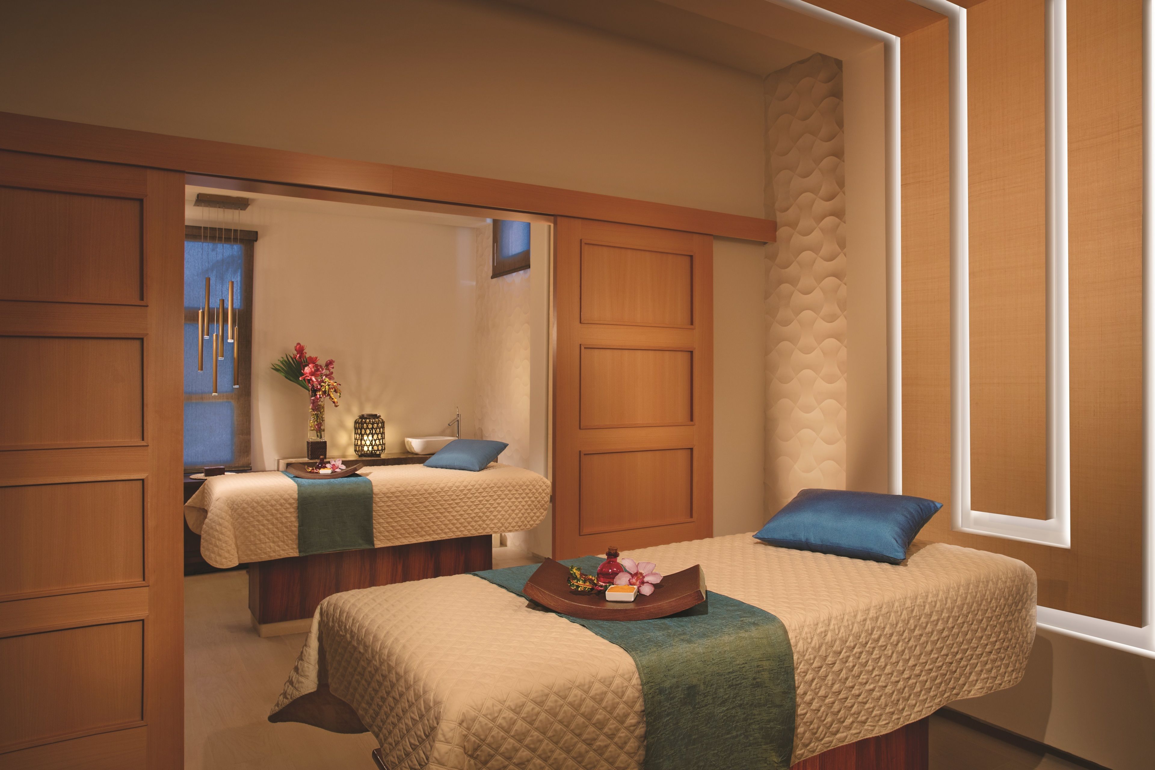 Couples treatment rooms, sauna, hot tub, steam room, hot springs