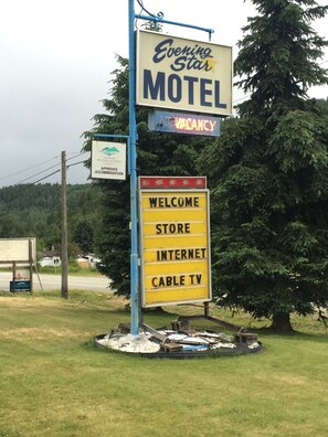 Front of property - Evening Star Motel (Greenwood)