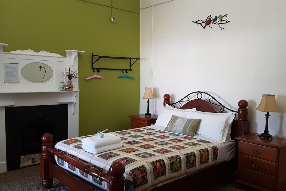 Traditional Suite, 1 Queen Bed, Accessible, Kitchenette | Individually decorated, individually furnished, iron/ironing board