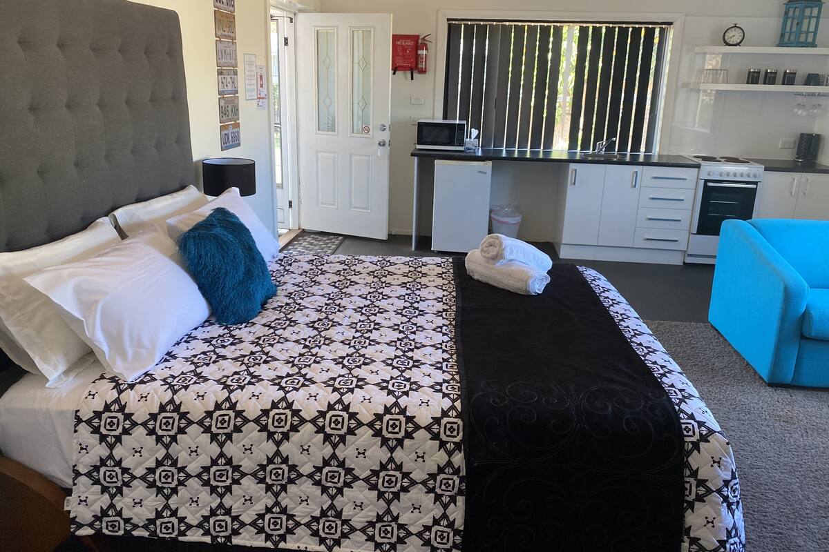 Traditional Suite, Kitchen | Individually decorated, individually furnished, iron/ironing board