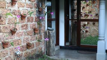 Deluxe Room, Private Bathroom, Garden View | In-room dining