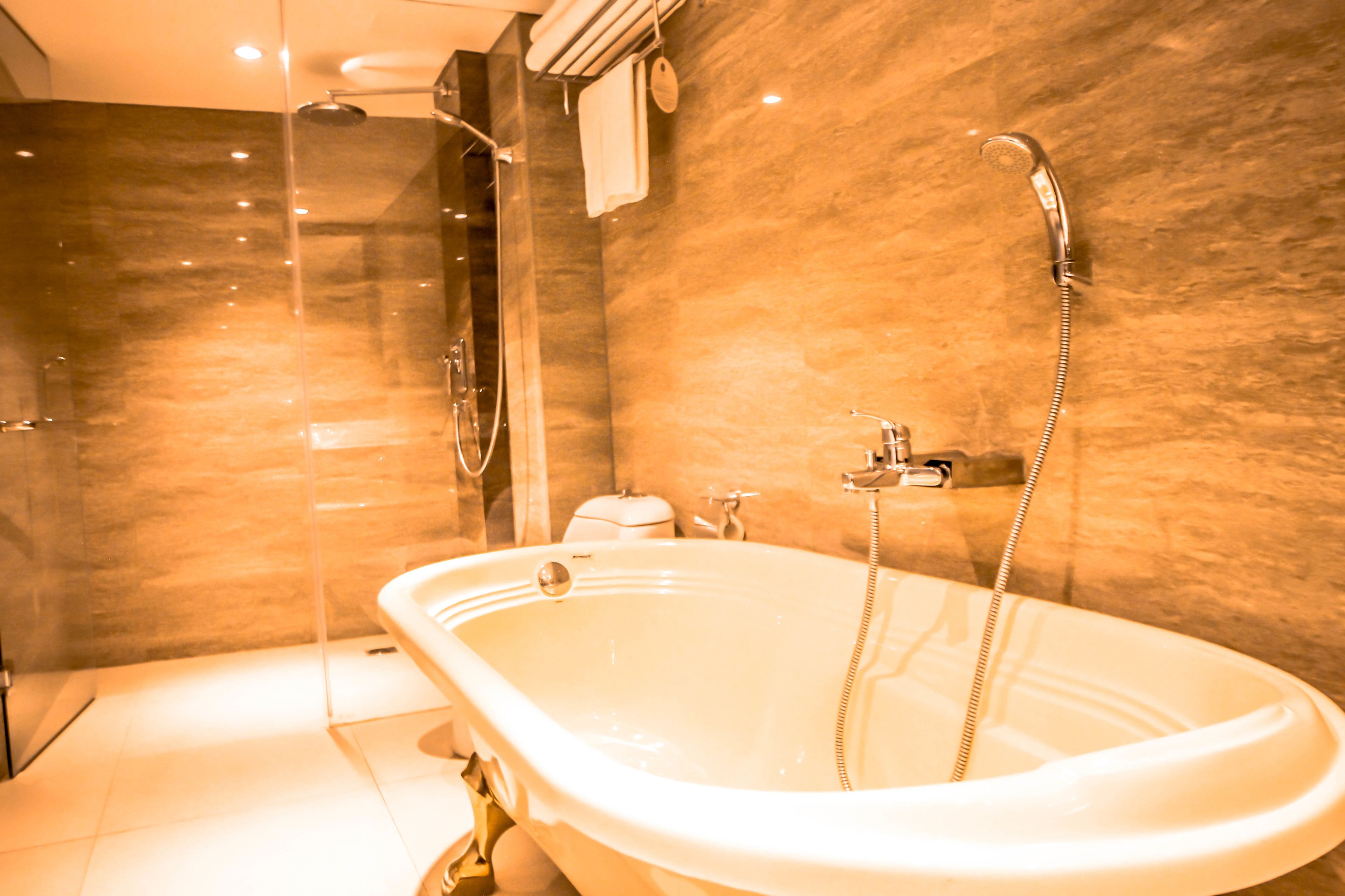 suite, balcony | deep-soaking bathtub