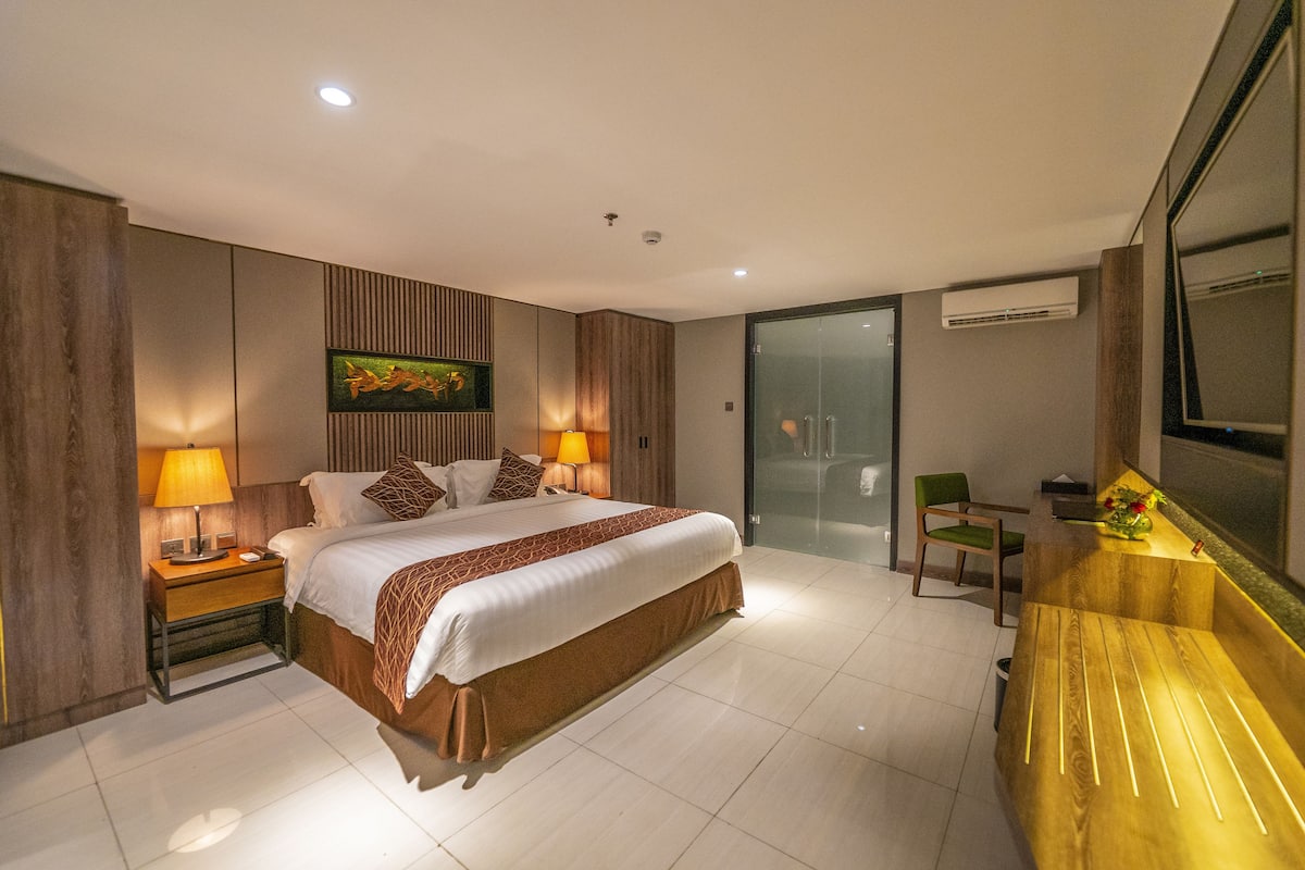 Executive Suite Room with Balcony