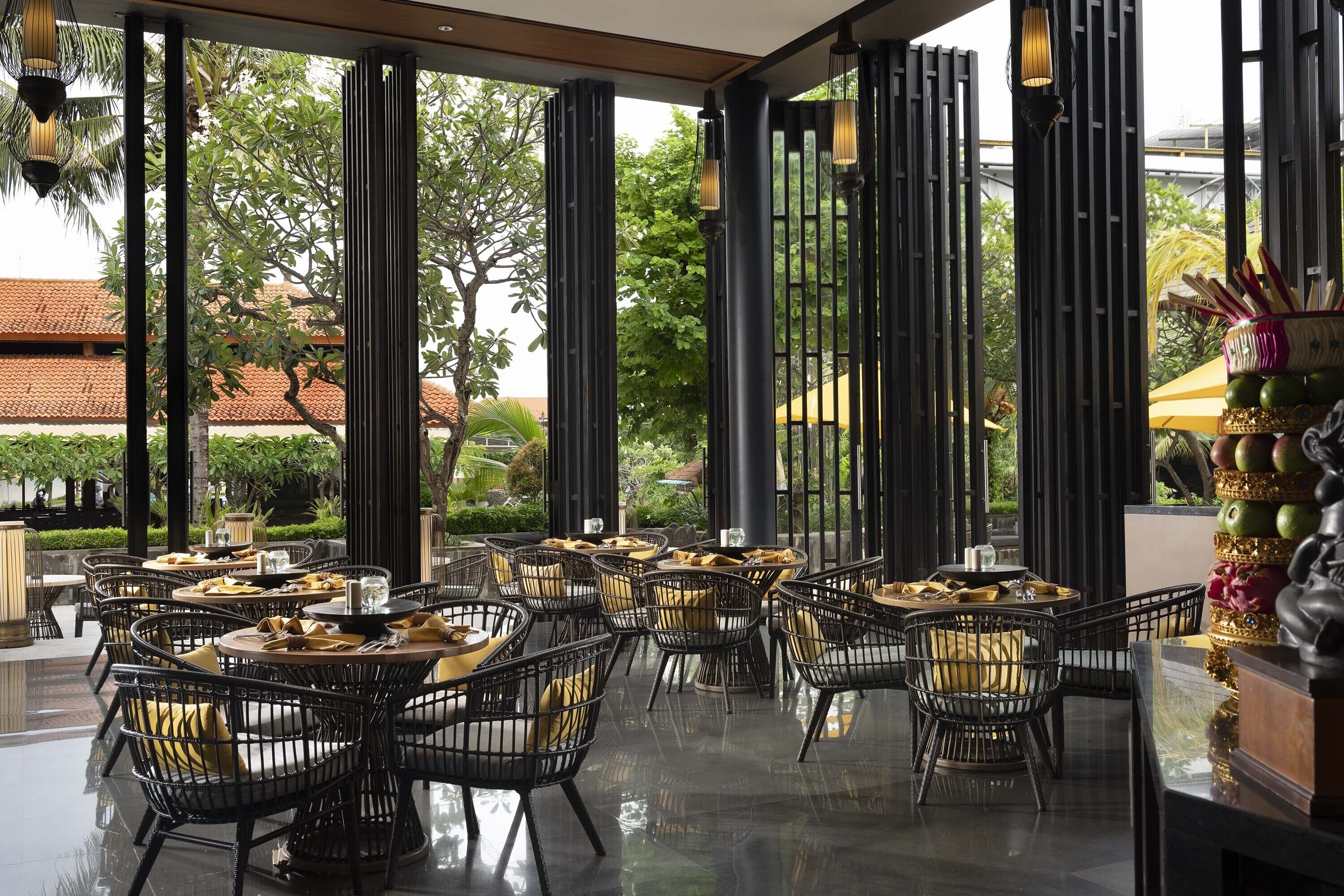 2 restaurants, breakfast, lunch, dinner served; international cuisine