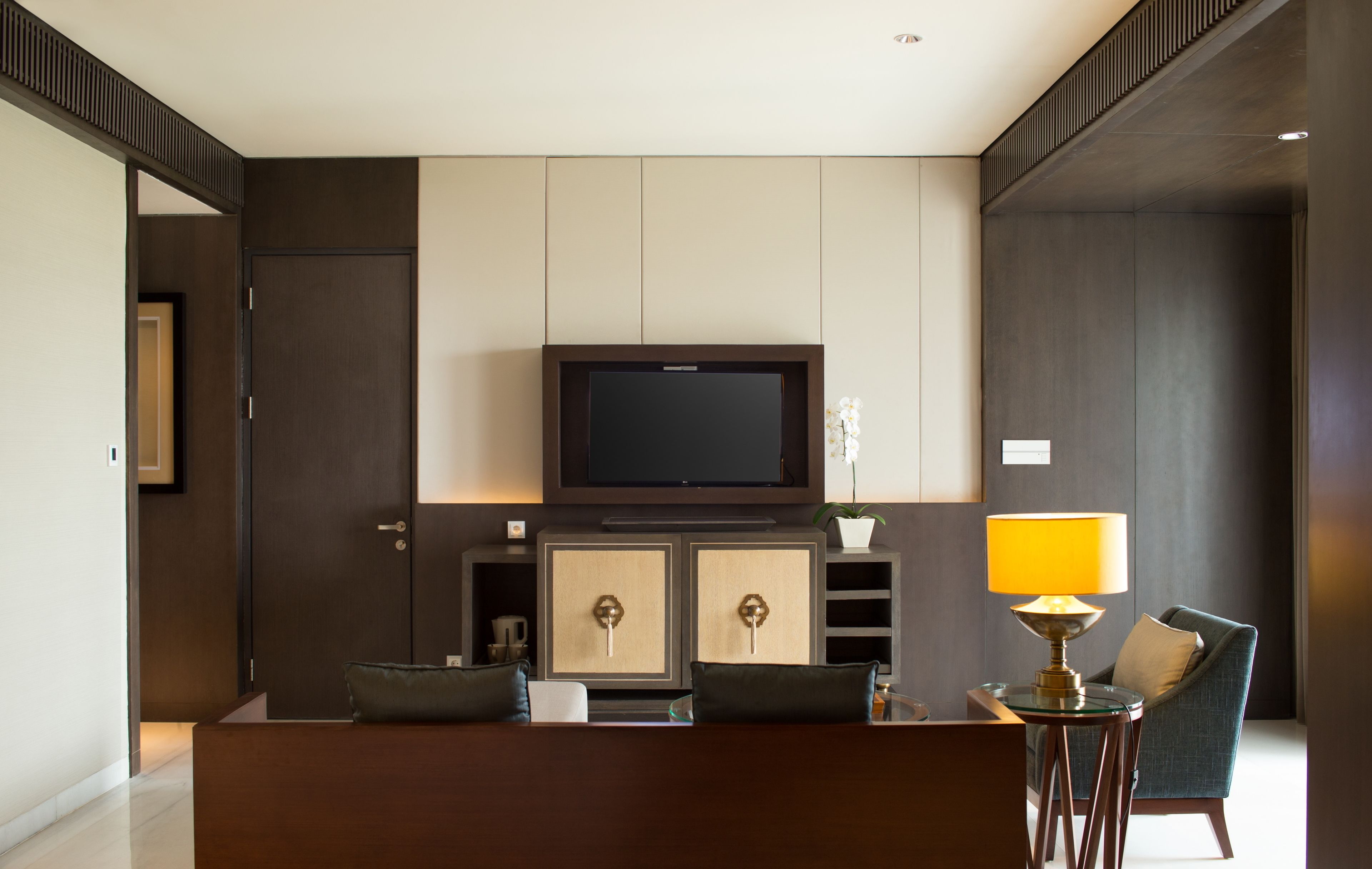 premier suite | living area | 42-inch led tv with cable channels, tv