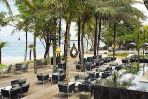 2 restaurants, serveren ontbijt, lunch, diner, internationale gerechten