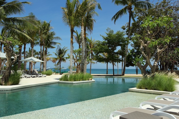 5 piscine all'aperto, ombrelloni da piscina