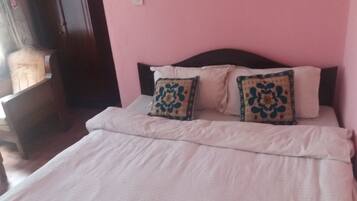 Desk, rollaway beds, free WiFi