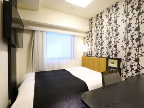 Premium bedding, in-room safe, desk, laptop workspace - APA Hotel Ochanomizu Ekikita (Tokyo)