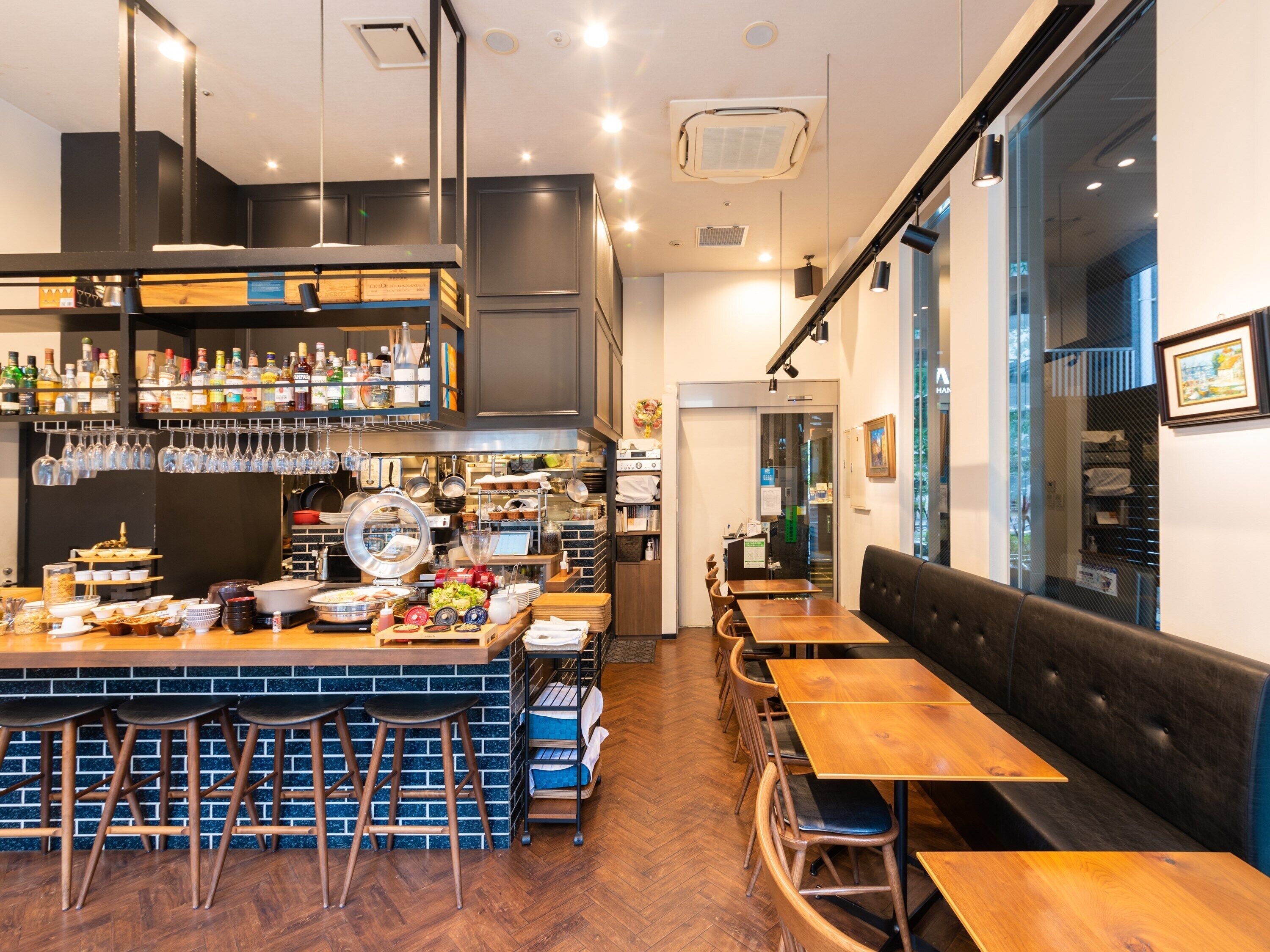 daily buffet breakfast for a fee