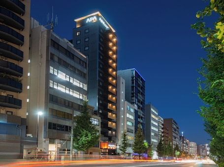 Fachada de la propiedad por la tarde o noche. APA Hotel Ochanomizu Ekikita